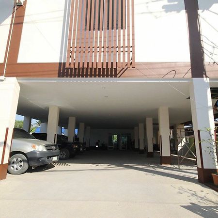 Siriwat Apartment Chiang Mai Extérieur photo