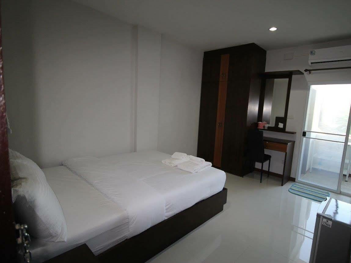 Siriwat Apartment Chiang Mai Extérieur photo